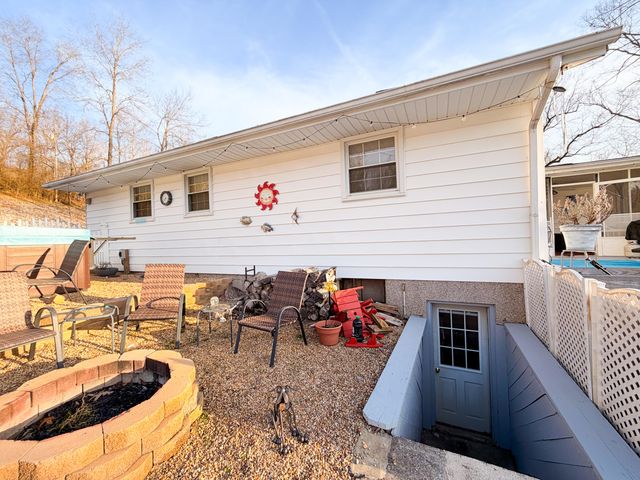 306 Woodbrook DR, Covington, VA 24426