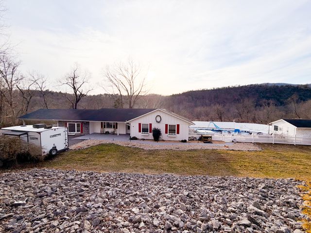 306 Woodbrook DR, Covington, VA 24426