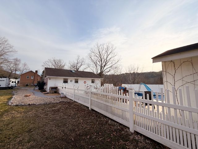 306 Woodbrook DR, Covington, VA 24426