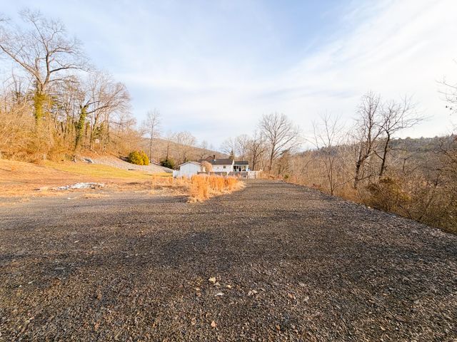 306 Woodbrook DR, Covington, VA 24426