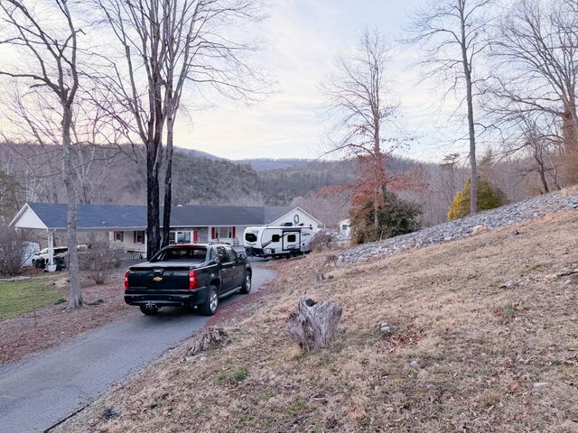 306 Woodbrook DR, Covington, VA 24426