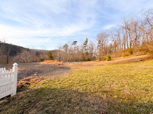 306 Woodbrook DR, Covington, VA 24426