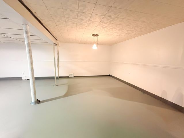 306 Woodbrook DR, Covington, VA 24426