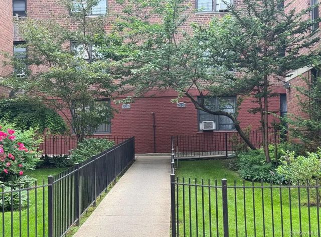 65-39 108th Street E6, Forest Hills, NY 11375