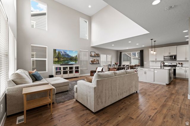 841 N 2175 W, Layton, UT 84041