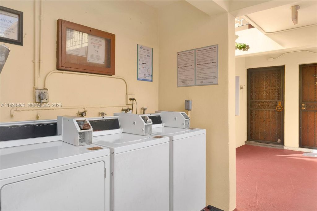 Image 14 of property listing at 47 NW 47th Ave 1, Miami, FL 33126