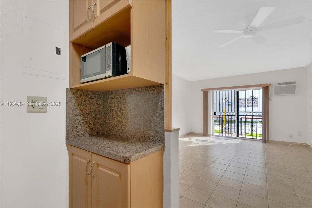 Image 7 of property listing at 47 NW 47th Ave 1, Miami, FL 33126