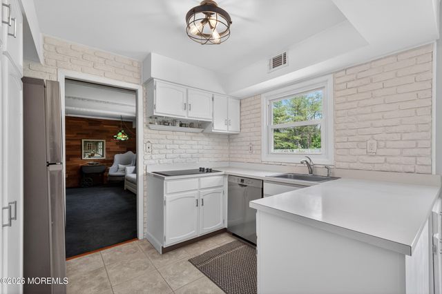22 River Drive, Marlboro, NJ 07746