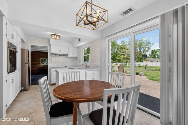 22 River Drive, Marlboro, NJ 07746