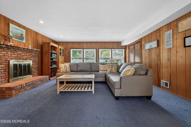 22 River Drive, Marlboro, NJ 07746