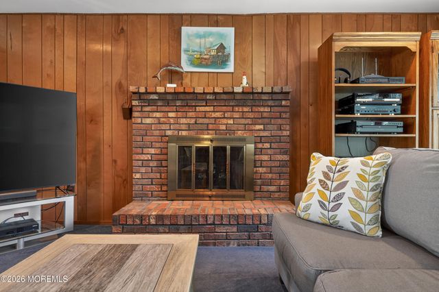 22 River Drive, Marlboro, NJ 07746