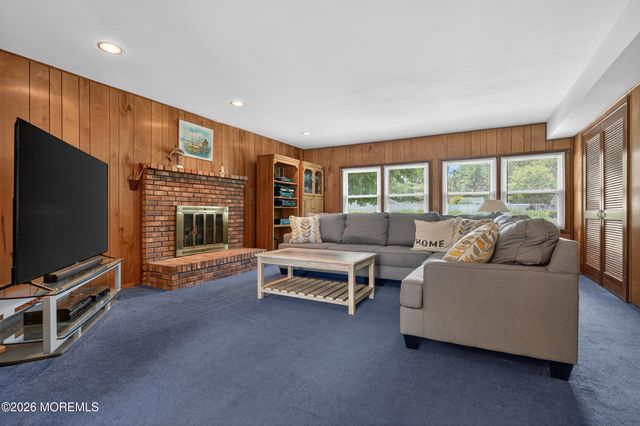 22 River Drive, Marlboro, NJ 07746