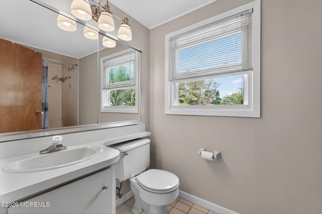 22 River Drive, Marlboro, NJ 07746