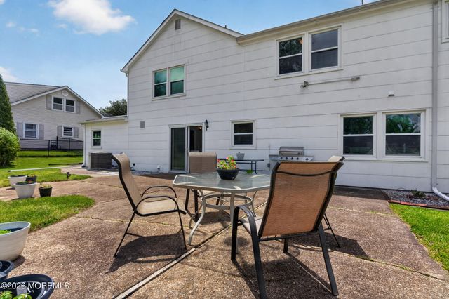 22 River Drive, Marlboro, NJ 07746