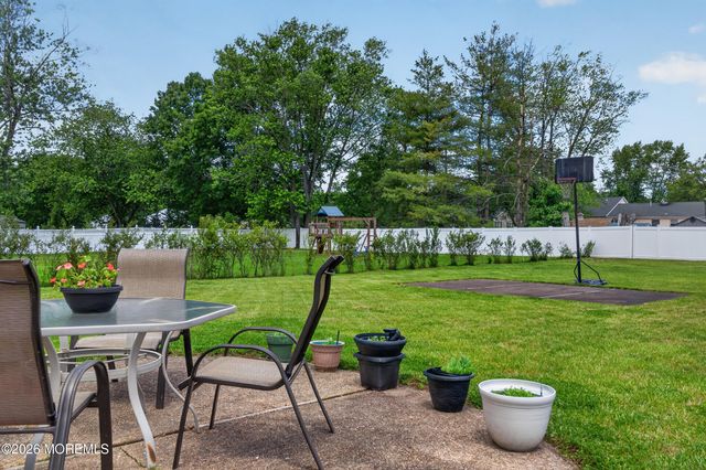 22 River Drive, Marlboro, NJ 07746
