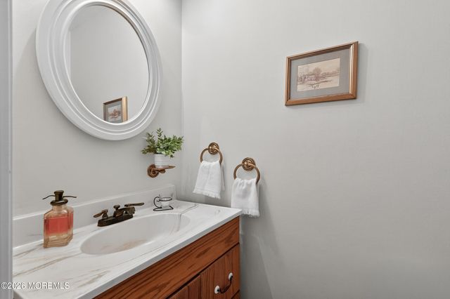 22 River Drive, Marlboro, NJ 07746