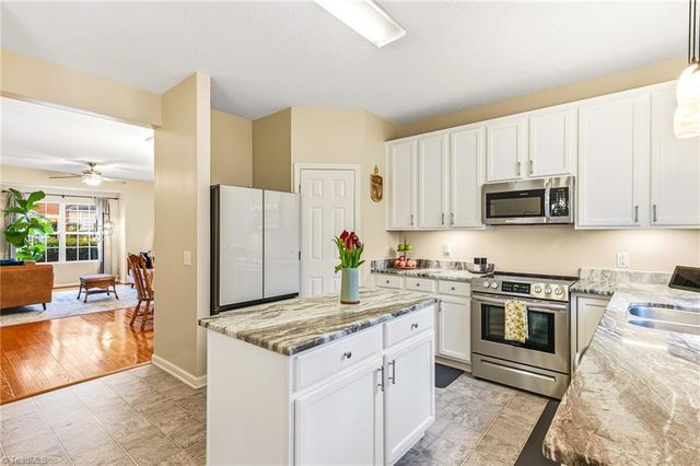 1664 Olivers Crossing Circle, Winston-salem, NC 27127