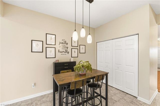 1664 Olivers Crossing Circle, Winston-salem, NC 27127