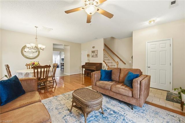 1664 Olivers Crossing Circle, Winston-salem, NC 27127