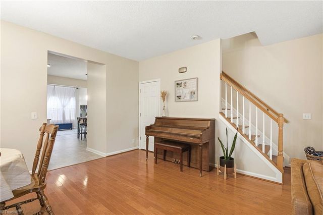 1664 Olivers Crossing Circle, Winston-salem, NC 27127