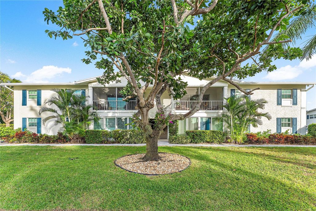 301 Venetian Drive 16, Delray Beach, FL 33483
