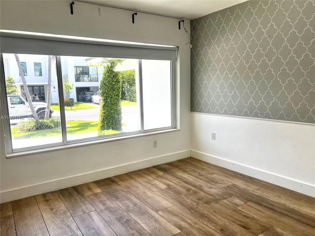 3551 E Glencoe St, Miami, FL 33133