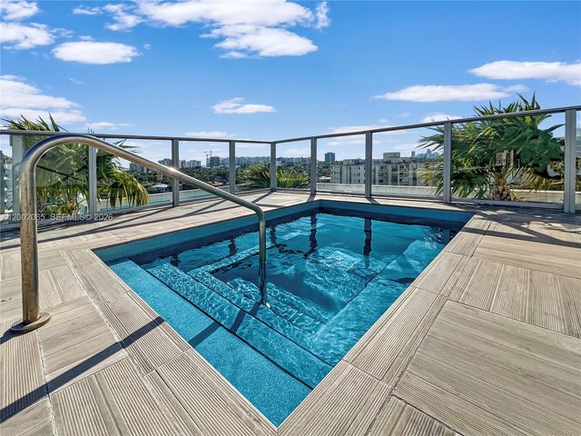 1025 92nd St 401, Bay Harbor Islands, FL 33154