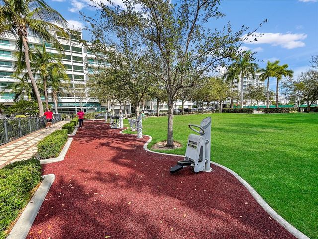 1025 92nd St 401, Bay Harbor Islands, FL 33154