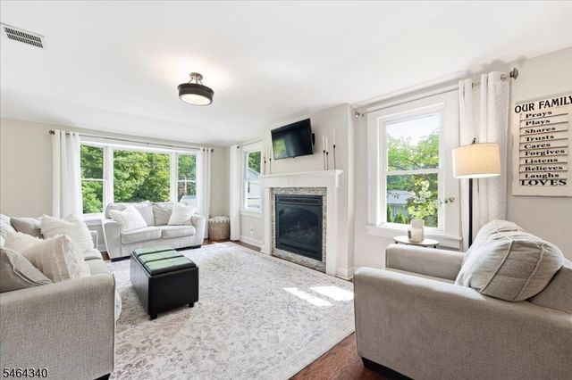 21 Nassau St, North Haledon Boro, NJ 07508