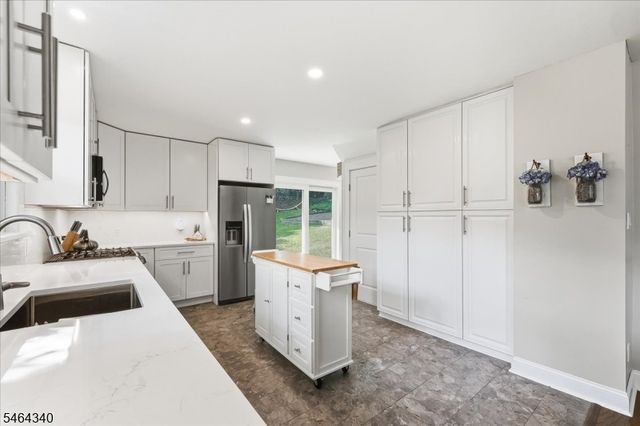 21 Nassau St, North Haledon Boro, NJ 07508