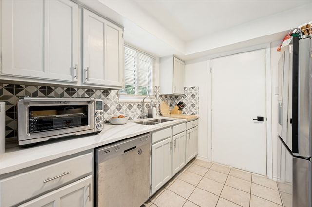 1870 Amber Lane, Carrollton, TX 75007
