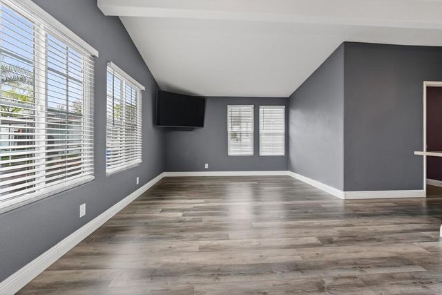 220 Camino Corto SPC 100, Vista, CA 92083