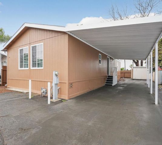 220 Camino Corto SPC 100, Vista, CA 92083