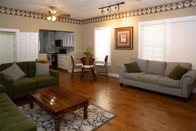 808 Broadway, Galveston, TX 77550