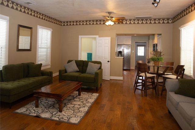 808 Broadway, Galveston, TX 77550