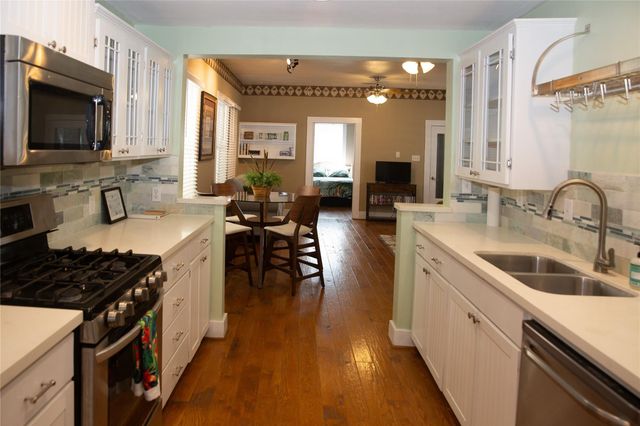 808 Broadway, Galveston, TX 77550