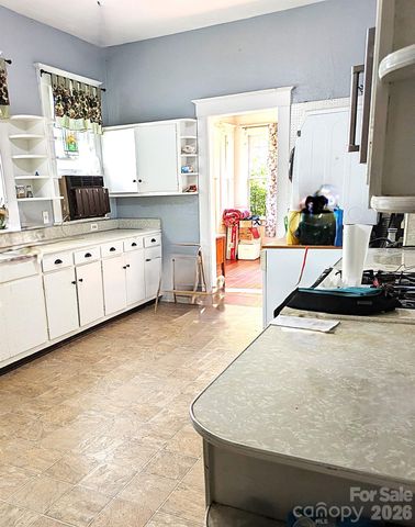 57 Beverly Road W, Asheville, NC 28806