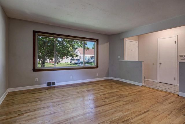 2112 N SUPERIOR STREET, Appleton, WI 54911