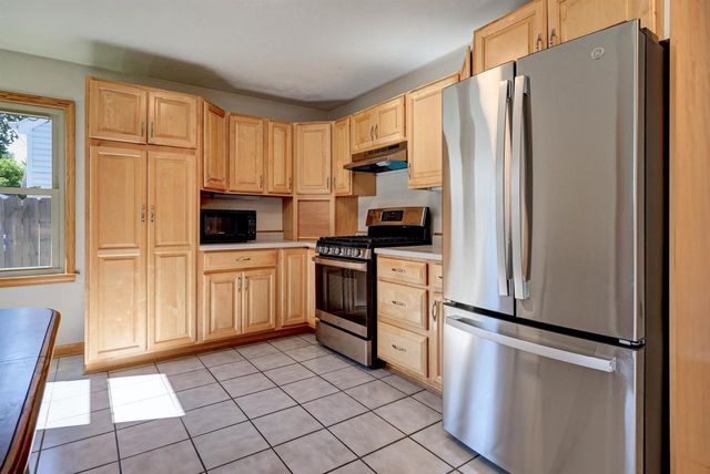 2112 N SUPERIOR STREET, Appleton, WI 54911