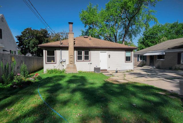 2112 N SUPERIOR STREET, Appleton, WI 54911