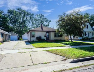 2112 N SUPERIOR STREET, Appleton, WI 54911