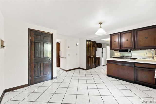 115 Foxpoint W Drive, Amherst, NY 14221