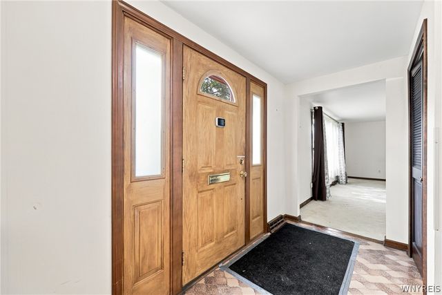 115 Foxpoint W Drive, Amherst, NY 14221