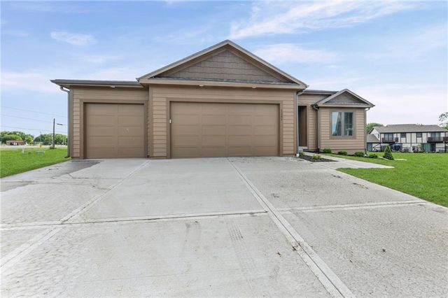 1201 Cottonwood Court, Paola, KS 66071