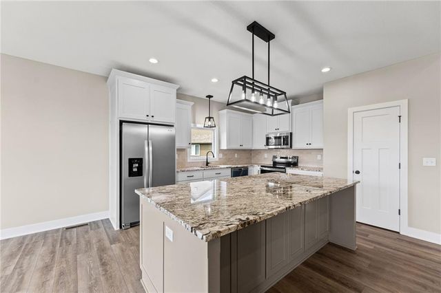 1201 Cottonwood Court, Paola, KS 66071