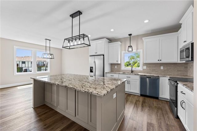 1201 Cottonwood Court, Paola, KS 66071