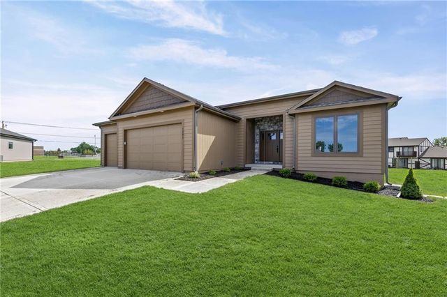 1201 Cottonwood Court, Paola, KS 66071