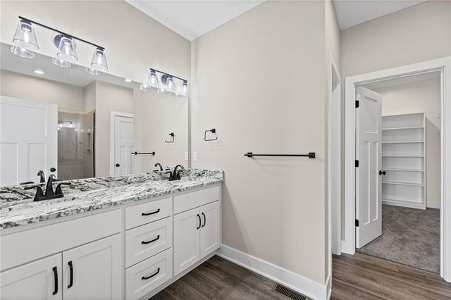 1201 Cottonwood Court, Paola, KS 66071