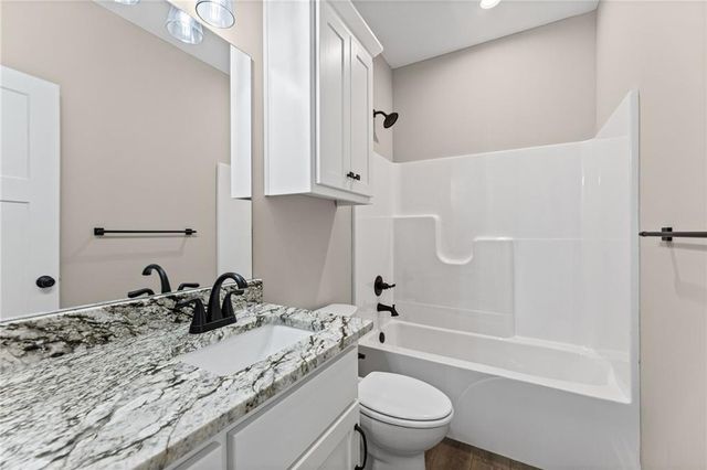1201 Cottonwood Court, Paola, KS 66071