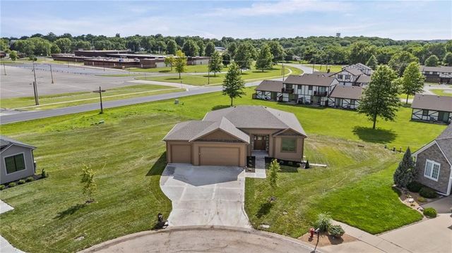 1201 Cottonwood Court, Paola, KS 66071